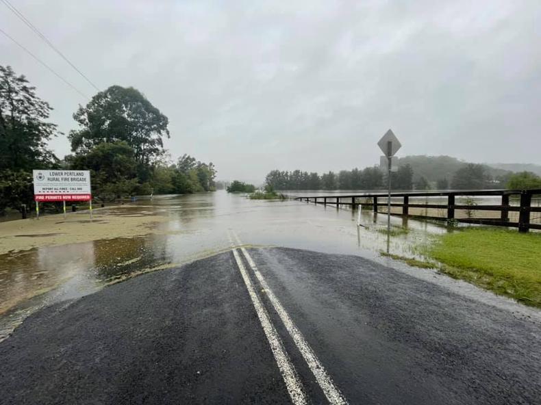 Roberts Creek Road/West Portland Road